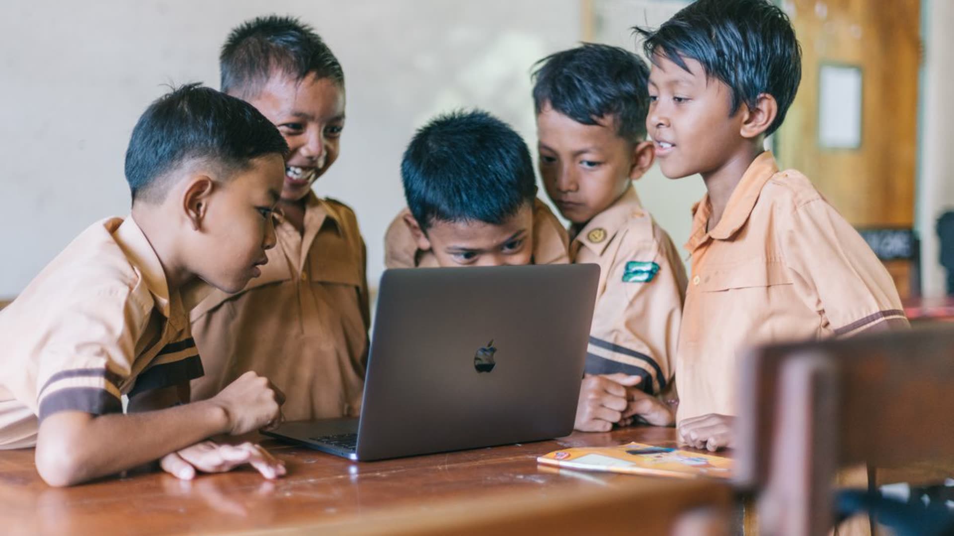 Selamat Datang di SMK Uji Bantuan